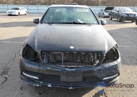 2011 Mercedes-Benz C 300 4Matic z USA, uszkodzony, nr VIN WDDGF8BB9BA455409